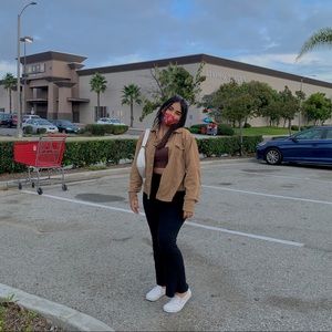 Meet your Posher, Lexi